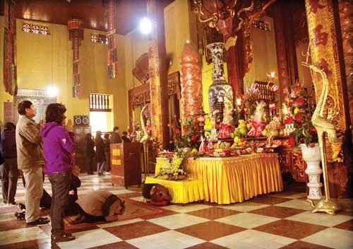 Nên thành tâm, lễ chùa và làm việc thiện trong tháng cô hồn.
