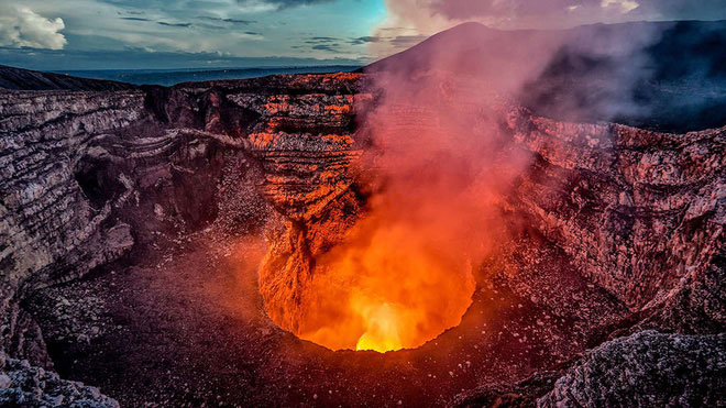 Kilauea là núi lửa trẻ nhất và đứng đầu trong bảng khảo sát địa chất của Hoa Kỳ.