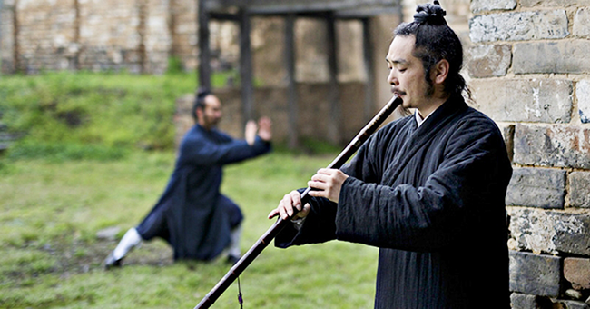 Làm người tựa đóa hoa, không cần diễm lệ yêu kiều, chỉ cần hương thơm tỏa ngát.2