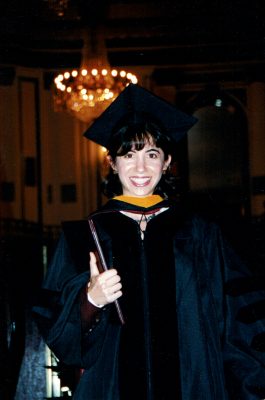 Cô Jessica lấy bằng tiến sĩ về tâm lý học vào năm 2001, ở tuổi 32. (Ảnh: ntd.tv)
