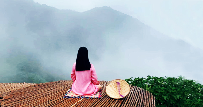 Hạnh phúc trước mắt nhưng vẫn cứ đi tìm kiếm, đến khi mất rồi mới biết mình đã từng hạnh phúc thế nào. (Ảnh: Adobe Stock)