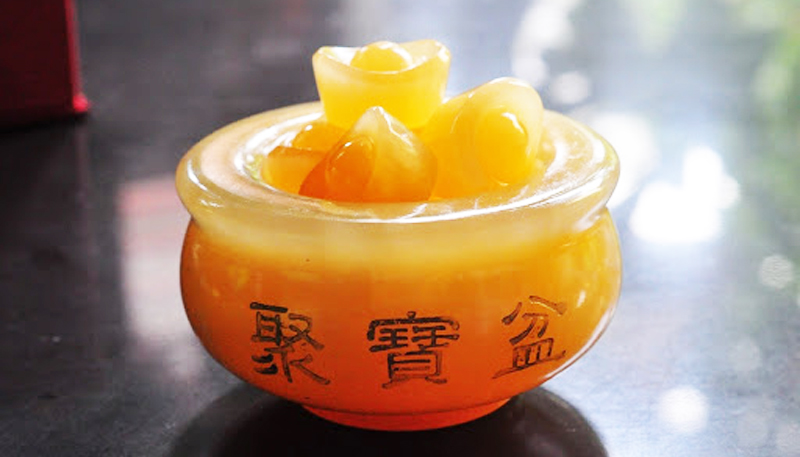 Tụ Bảo Bồn - Báu vật giúp chàng Ngốc có được mọi thứ mà mình mong muốn.