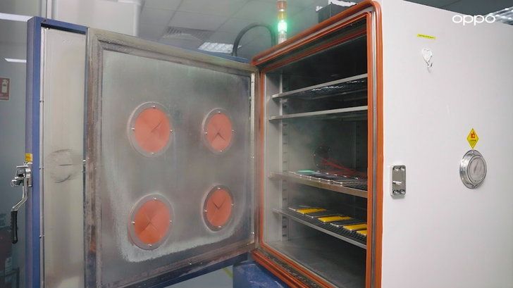 Các khoang đặc biệt kiểm tra điện thoại trong các điều kiện nhiệt độ và độ ẩm khác nhau