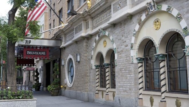 Trái ngược với phong cách kiến trúc hiện đại gồm những khối nhà hình hộp và tòa nhà chọc trời, một số người phương Tây nhận ra rằng họ bỏ quên sự mềm mại và đầy nghệ thuật ở những di sản kiến trúc truyền thống của cha ông. (Ảnh qua hipmunk.com)