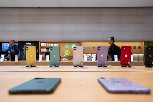 Năm nay, Apple công bố ba mẫu iPhone mới gồm iPhone 11 với giá khởi điểm 699 USD, iPhone 11 Pro giá 999 USD và iPhone 11 Pro Max giá 1.099 USD.