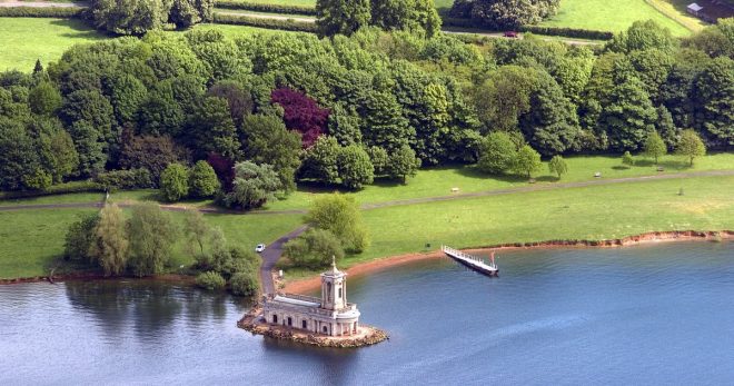 Ngôi nhà có màu sắc và lối thiết kế hài hòa, thanh lịch. (Ảnh qua Leicester Mercury)