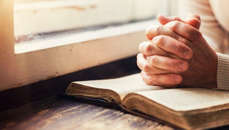 Trong nguy khốn, lời cầu nguyện của ai sẽ được đáp trả? - ảnh 1