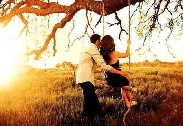 Tình yêu đích thực, không phải là bốn mắt nhìn chằm chằm vào nhau, mà là hai người cùng nhìn chung một hướng. (Ảnh: Internet)