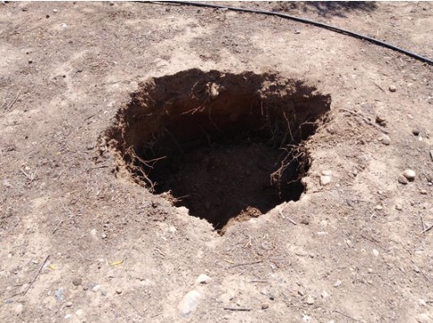 Chiếc ô tô bị sụp hố, vô tình phát hiện ra ngôi mộ cổ 3.400 năm tuổi - H2