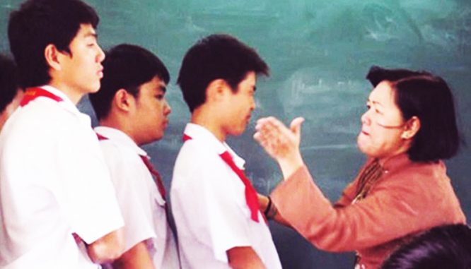 23 học sinh tát bạn là 'sự thất bại trong giáo dục kỹ năng phản biện' - H1