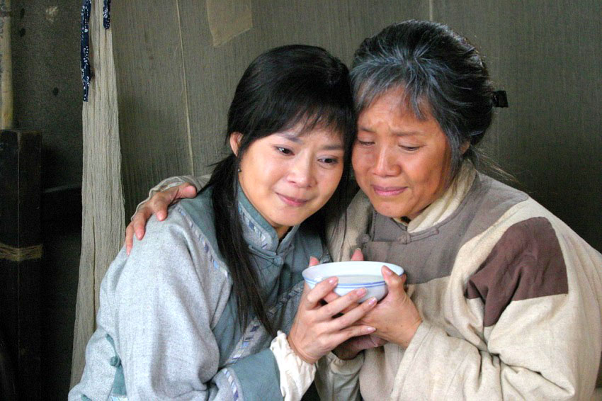 Thời xưa quan niệm: Thần dân phải biết kính phụng quân Vương, con cháu phải biết kính phụng song thân, ông bà