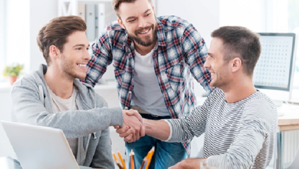 Các mối quan hệ giúp bạn kết nối với thế giới thông tin, có thể học hỏi rất nhiều thứ, rèn luyện được nhiều kỹ năng. (Ảnh: Internet)