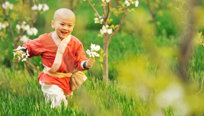 Khi bạn nhìn thấy ai cũng không thuận mắt, nhất định cần xem lại chính mình.1