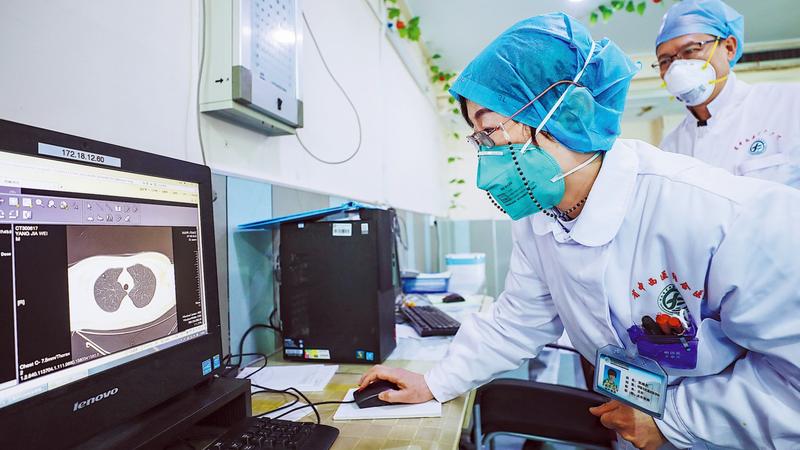 Các nhà khoa học Trung Quốc cho biết virus Vũ Hán có thể có đột biến gien giống virus HIV hơn là virus corona gây SARS.
