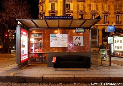 Trạm xe bus tại Pari, Pháp.