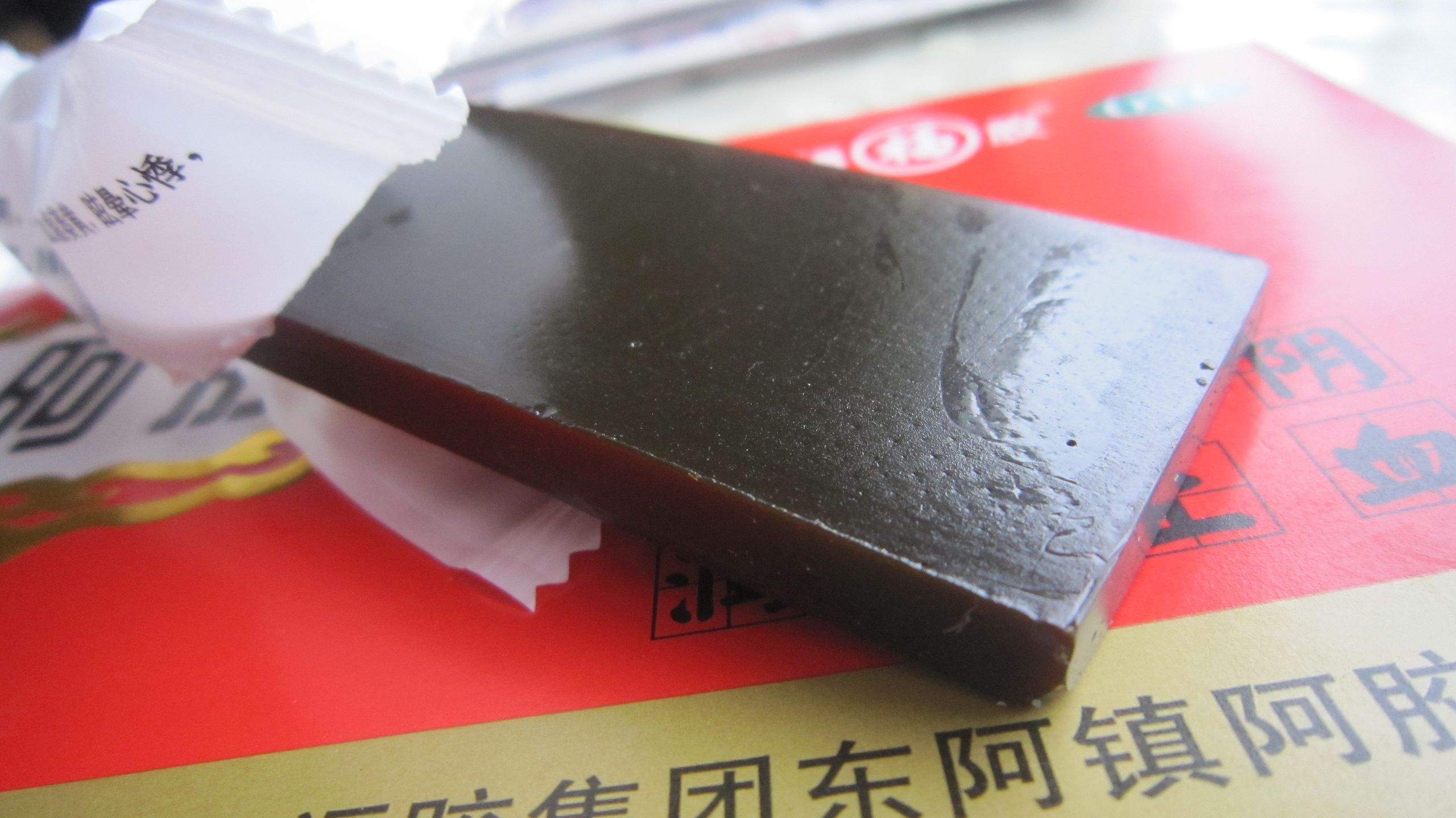 Một miếng keo da lừa (Ảnh: Deadkid dk / Wikimedia Commons / CC BY 3.0) 