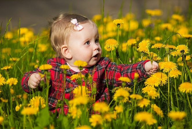 Cho trẻ vui chơi ngoài trời, vừa bổ ích, vừa giúp trẻ hạnh phúc hơn.1