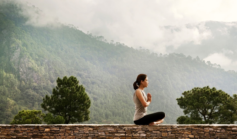 Ta cứ ngỡ tuổi thanh xuân là mãi mãi, ta từ tốn làm những việc cần làm và vội vã tiêu xài nhiệt huyết vào những điều không đáng.