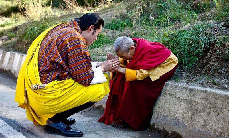 Nước vì ở nơi thấp mà trở thành biển lớn, người vì biết hạ mình mới thành vua - ảnh 1