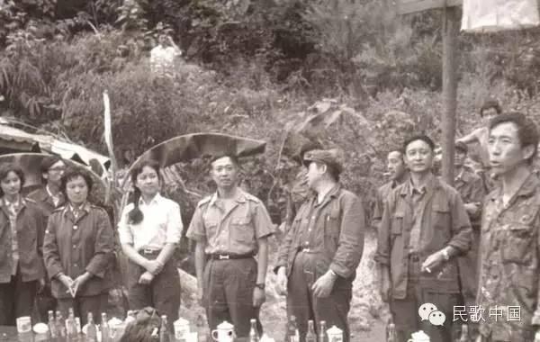 Vợ Tập Cận Bình đã từng hát cổ vũ lính Trung Quốc trong chiến tranh biên giới - Ảnh 4