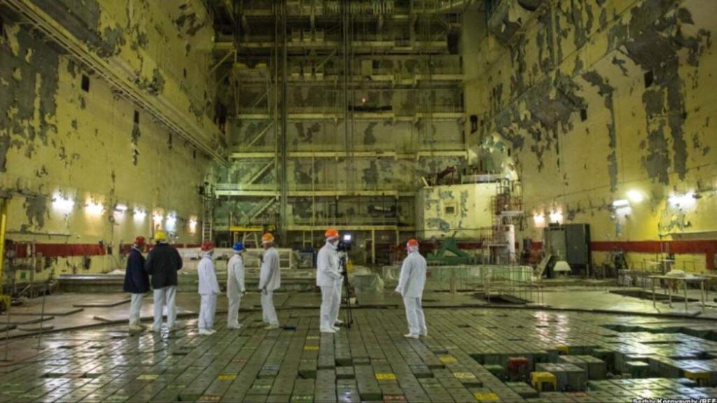 Trên đỉnh của lò phản ứng hạt nhân Chernobyl. 